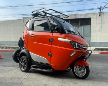 Stylish Electric Vehicle Economical Urban Commuter With EU Certification Mini Electric City Car